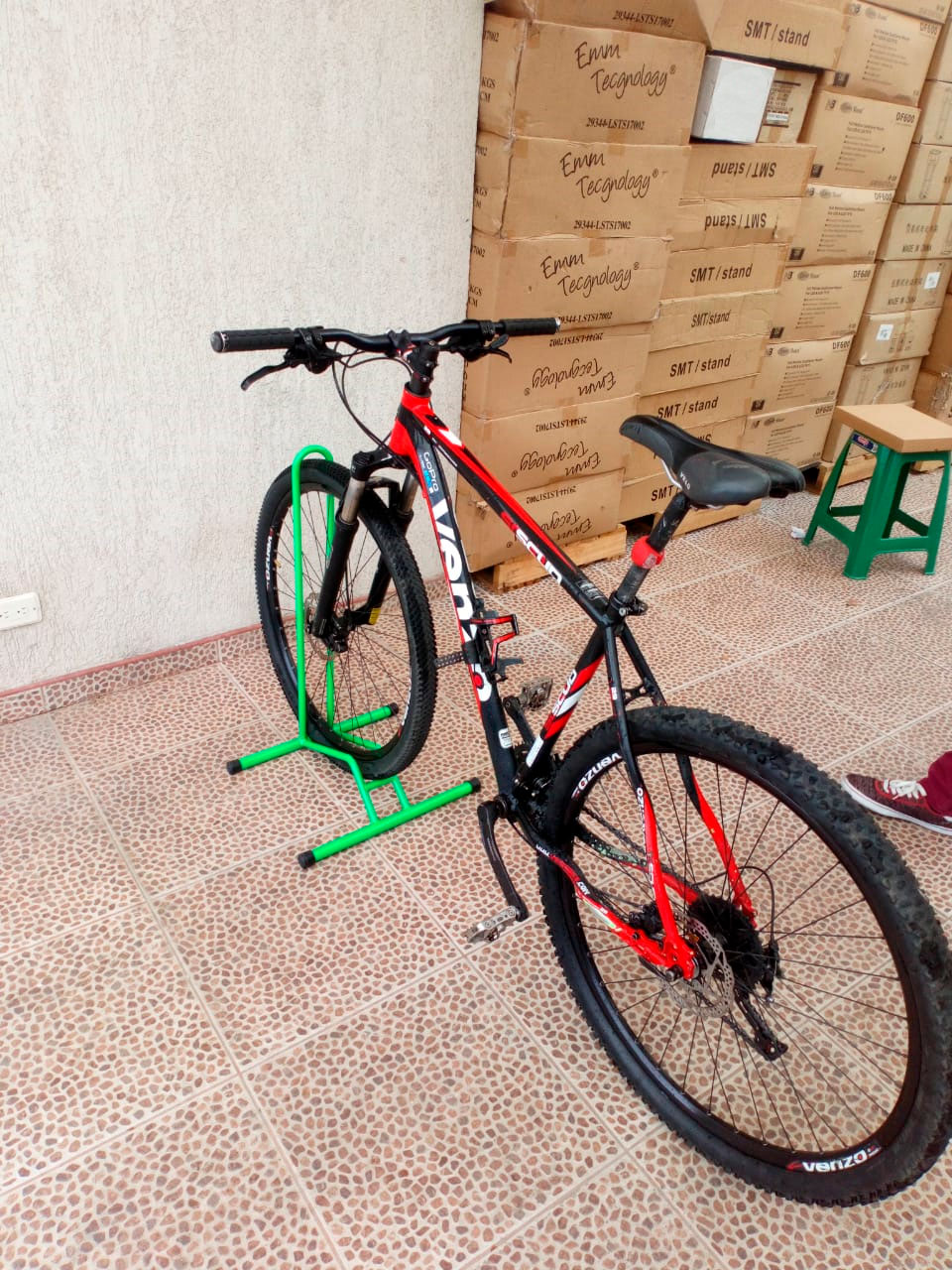 Base de piso con tapones para bicicletas Base de piso con tapones para bicicletas
